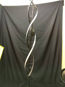 lot 1115 image: Twisted Spiral LED Floor Lamp with Power Cord - Retail $0