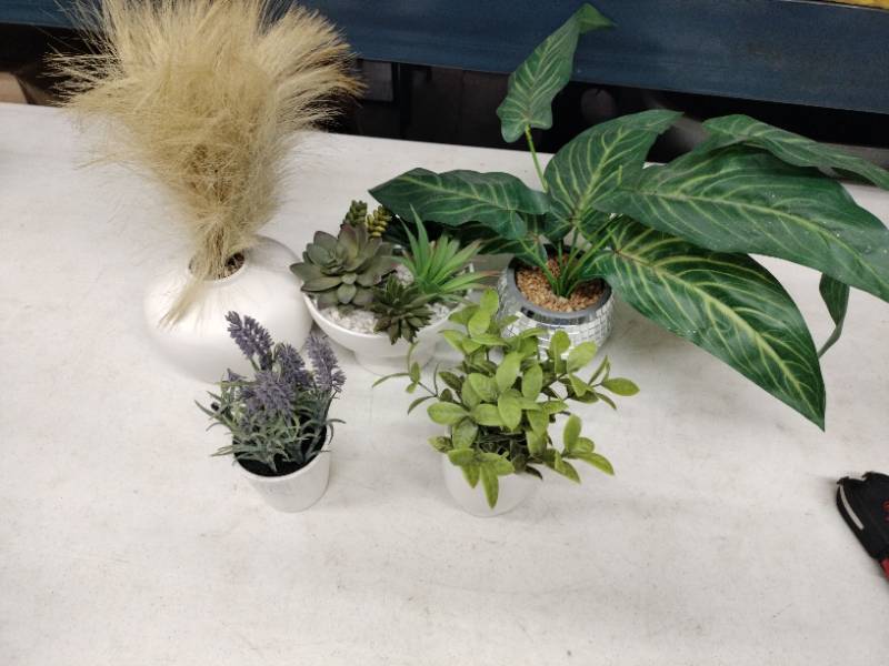 lot 58452 image: Set of 5 Faux Decorative Plants