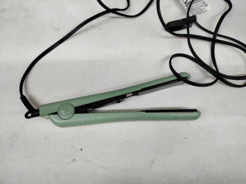 lot 62382 image: Olla Bella mint green hair straightener