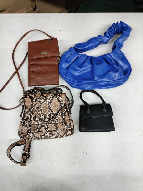 lot 62414 image: Set of 4 PursesHandbags
