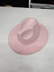 lot 63518 image: Pink felt fedora hat - 57 Cm