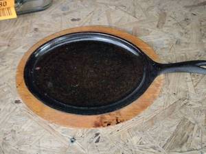 lot 63581 image: pre-seasoned cast iron oval Fajita Skillet - 4 Ct