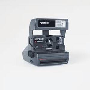 lot 63593 image: vintage Polaroid OneStep CloseUp instant camera
