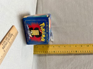 lot 36630 image: Limited EDITION - 23K Gold Plated CHARIZARD Gotta Catch em All Card.