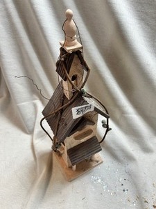 lot 36693 image: Wooden Bird House