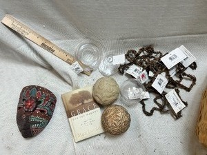 lot 36708 image: Lot of Misc. House Decor Items