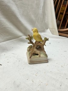 lot 36709 image: Bird Statue Figure Decor