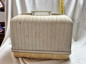 lot 36732 image: Vintage Dressmaker Sewing Machine