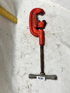 lot 36757 image: Adjustable Pipe Cutter