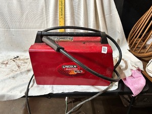 lot 36781 image: Lincoln Electric Weld Pak HD, Powers on , Spool Of Weld Wire.