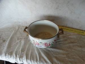 lot 37094 image: Vintage Metal Floral Pot