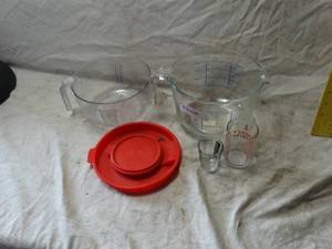 lot 37100 image: Lot of Misc. Measuring Cups