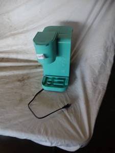 lot 37115 image: Teal Keurig Single Pot Coffee Maker
