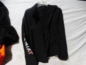 lot 37037 image: Ariat small water resistant jacket.