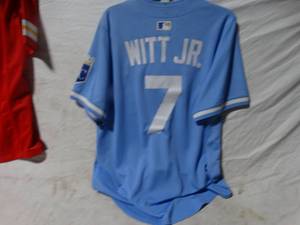 lot 37039 image: Royals Witt JR. #7 Jersey (M)