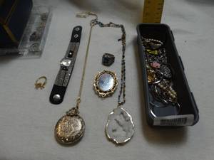lot 36993 image: Lot of Misc. Costume Jewelry