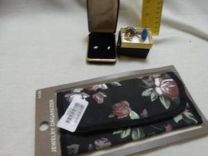 lot 37000 image: Jewelry Organizer w Earrings & Cuff Links