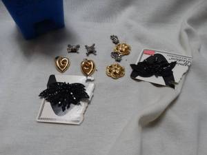 lot 37003 image: Lot of Misc. Decorative Shoe Clips