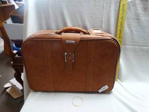 lot 37004 image: Vintage World Traveler Suitcase