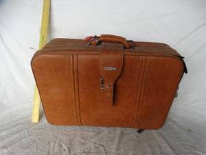 lot 37010 image: Vintage Tan World Traveler Suitcase Bag