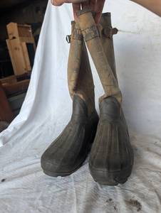 lot 36940 image: Thinsulate 400 Grams Water Boots