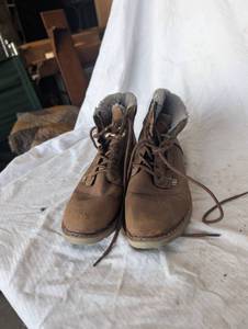 lot 36942 image: Quatchi Mens Boots (39)