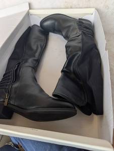 lot 36950 image: Comfort EST. Black Boots Womens (9m)