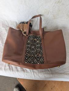 lot 36954 image: IMAN Tan Purse