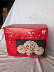 lot 36963 image: 16 pc Christmas Stoneware Set