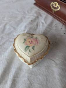 lot 36967 image: Celebration of Love Glass Heart Jewelry Box