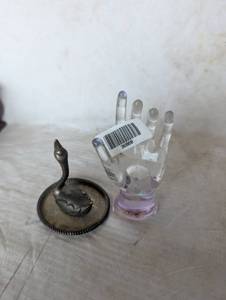 lot 36968 image: Swan & Glass Hand Ring Holders