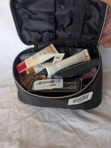 lot 36978 image: Makeup Bag w Misc. Makeup