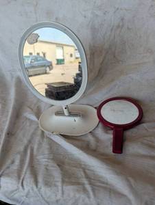 lot 36980 image: 2 Makeup Mirrors