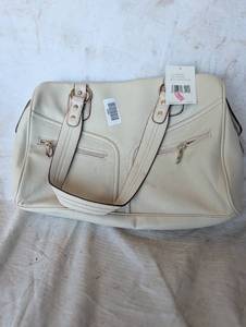 lot 36981 image: Brand new - liz&co cream purse.