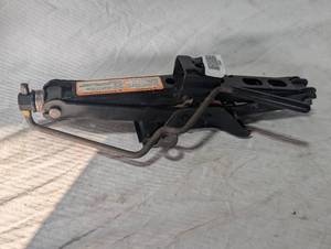 lot 36802 image: Spare Tire Car Jack