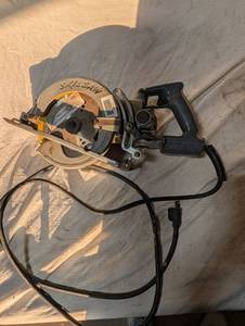 lot 36817 image: Vintage Garage Hanging Light & SkilSaw