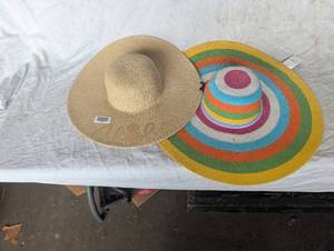 lot 36924 image: 2 New Womens Sun Hats