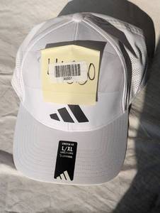 lot 36931 image: New Adidas (L-XL) Fitted Hat
