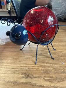lot 1130 image: Temp-tations Outdoors Solar Crackle Glass Critter