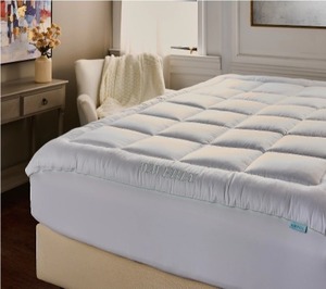 lot 1132 image: Waverly Down Alt Dual Performance Mattress Pad- Queen