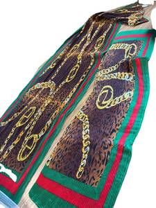 lot 1191 image: Scarf and head wrap set