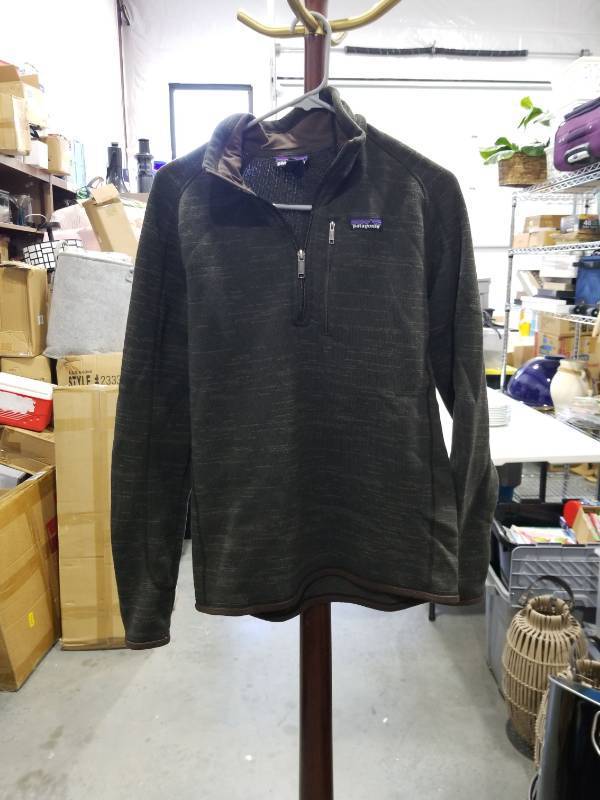 lot 2577 image: Patagonia Womens Fleece Pullover Jacket Size S