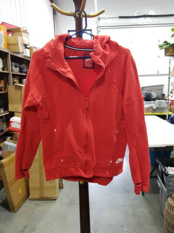 lot 2593 image: Nike Red Hooded Full-Zip Jacket Size S