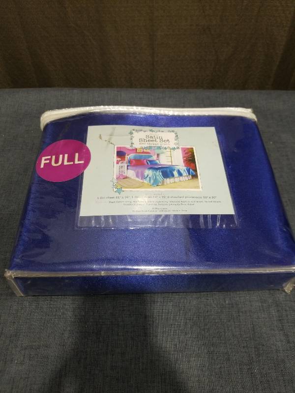 lot 2487 image: Satin Sheet Set 230 Thread Count Full Size 4-Piece