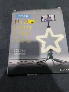 lot 1272 image: TRAXX Star Deluxe Studio Light with Phone Mount and Tripod