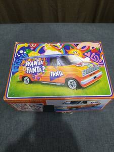 lot 1276 image: 1471 Skill 2 Model Kit 1977 Ford Custom Van Fanta 1-25 Scale Model