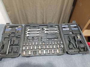 lot 1283 image: TOOL SET NO COMPLETE