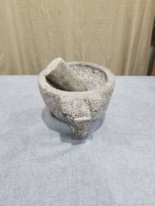 lot 1284 image: Mortar and Pestle Set Stone Grinding Tool