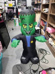 lot 1293 image: 4 Foot Halloween Inflatable Monster Self Inflates Weather Resistant No Stakes or Tiedowns