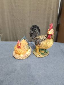 lot 1300 image: Two Rooster and Hen Figurines Set